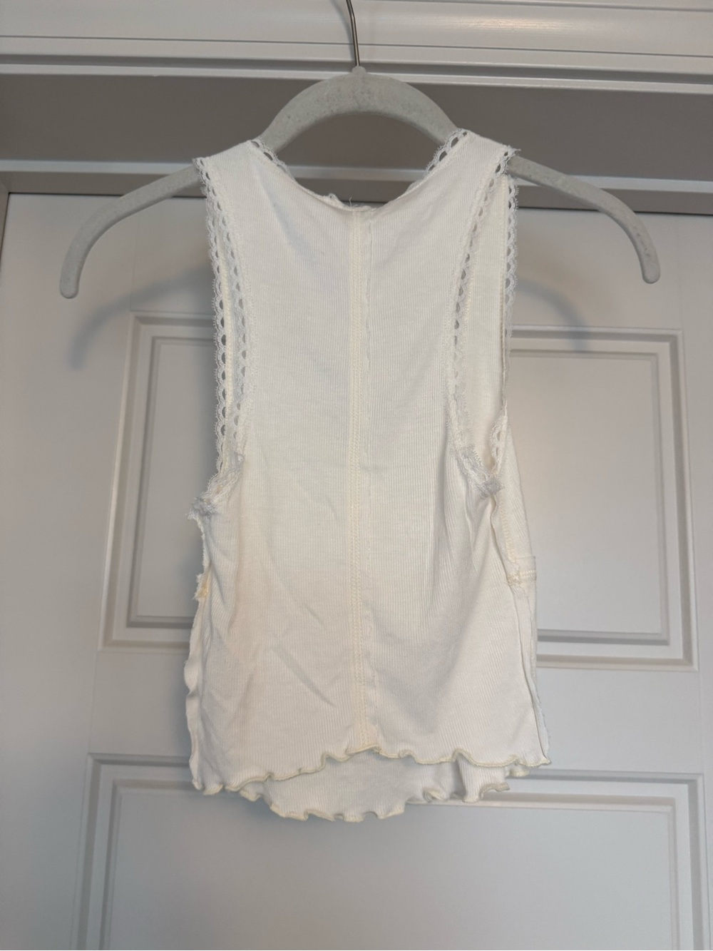 Urban Outfitters Out From Under White Lace-Trim Cropped Tank Pink Rose Detail XS - Picture 3 of 3